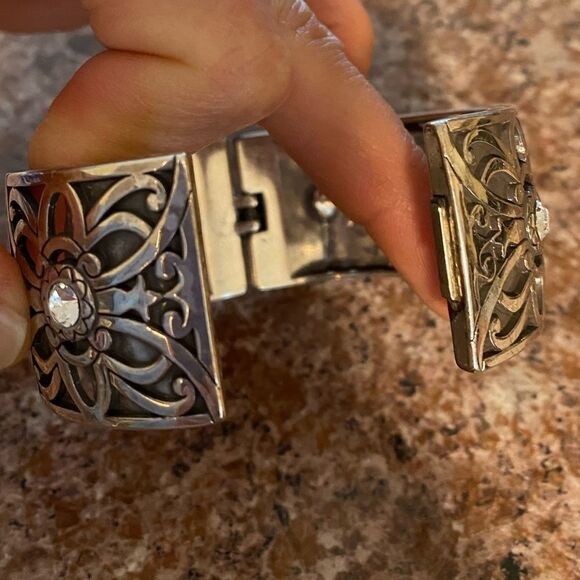 BRIGHTON silver‎ and swarovski crystal wide magnetic bangle bracelet - Picture 4 of 6